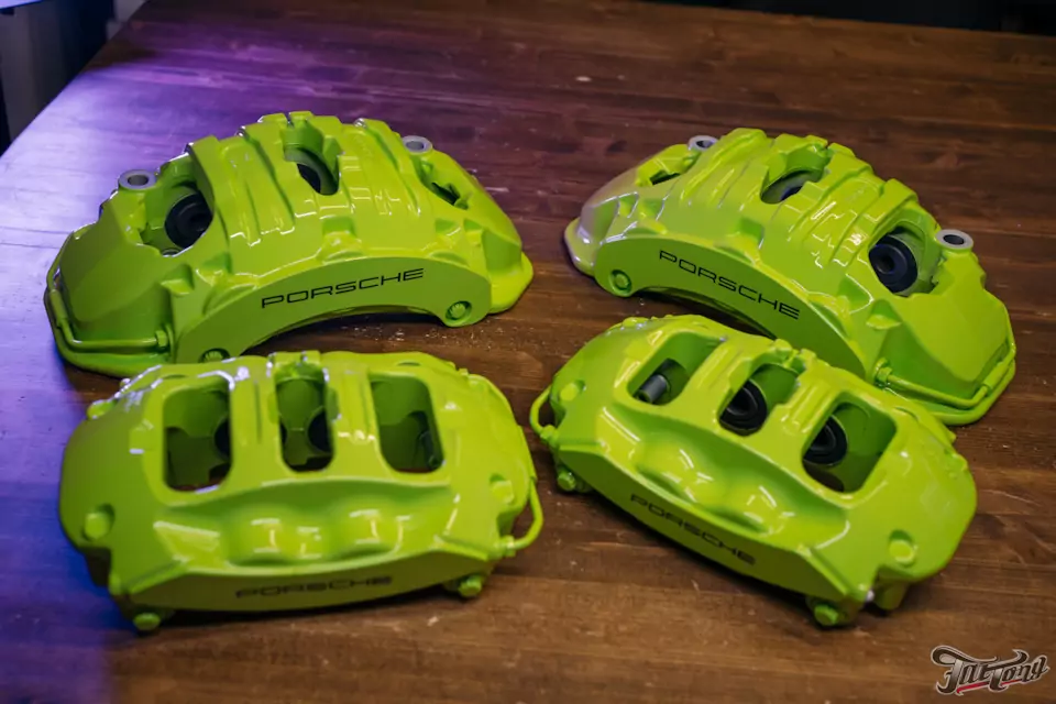 Окрас суппортов для Porsche Cayenne в цвет Acid Green